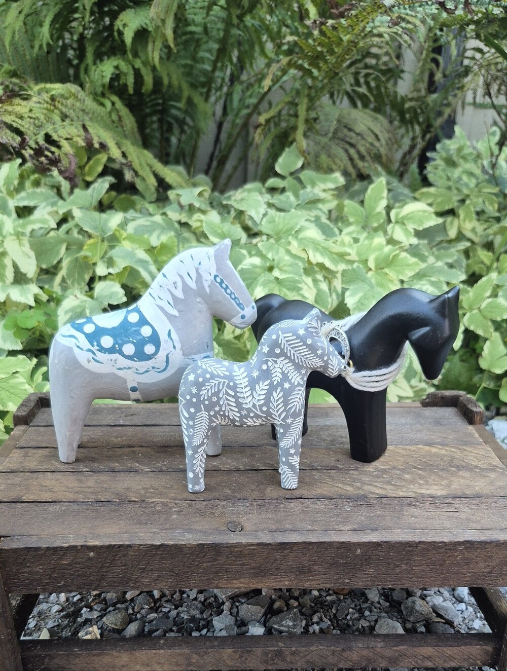 Foreside & Unbranded Scandinavian Style Dala Horse Figurine Trio Lot (3)